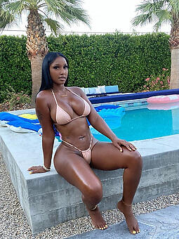 reality black women in bikini pics